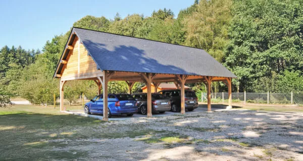 Charretterie en bois 4 travées pour 4 places de parking