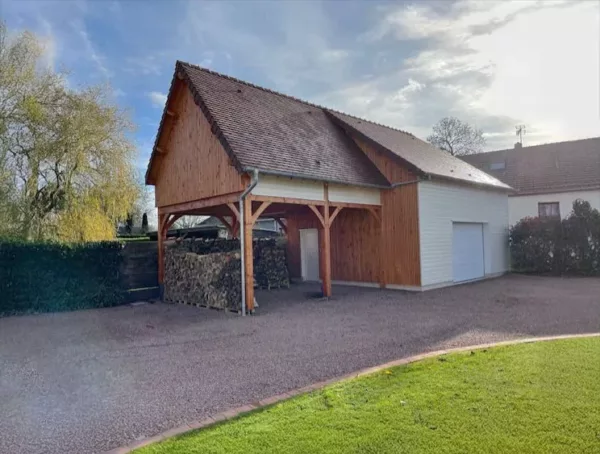 Garage en bois fermé avec espace de stockage ouvert 2 travées, inspirée du modèle Bessin Lenoir Bois