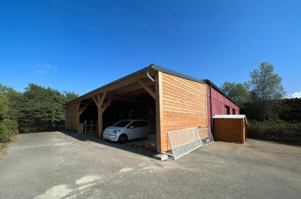 Hangar en bois inspiré du modèle Granville Lenois Bois pour stockage de matériel