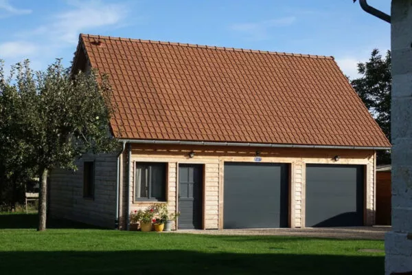 Garage en bois avec atelier