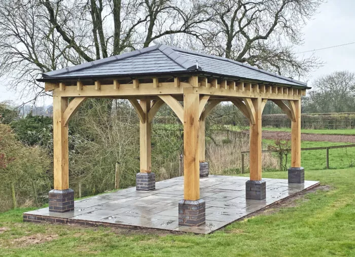 Gazebo en bois 4 pans avec liens cintrés inspiré sur modèle Albâtre Lenoir Bois